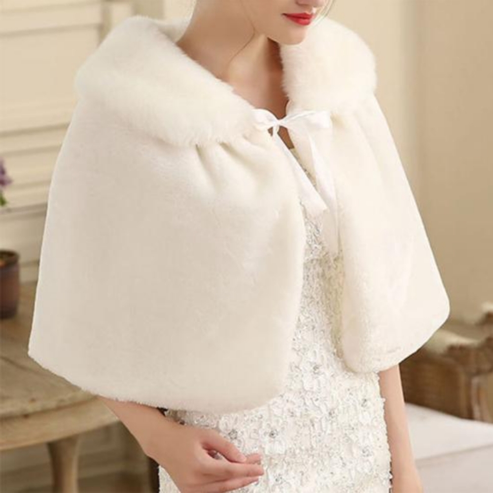 🆕 Elegant White Faux Fur Cape